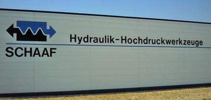 Neumann GmbH - Produkte & Leistungen - Beschriftungen - Fassaden